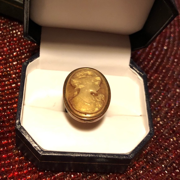 Vintage Jewelry - Vintage Cameo Ring